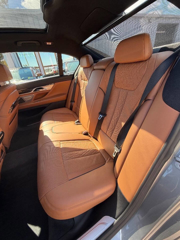 Used 2020 BMW 740i w/ M Sport Package image 23