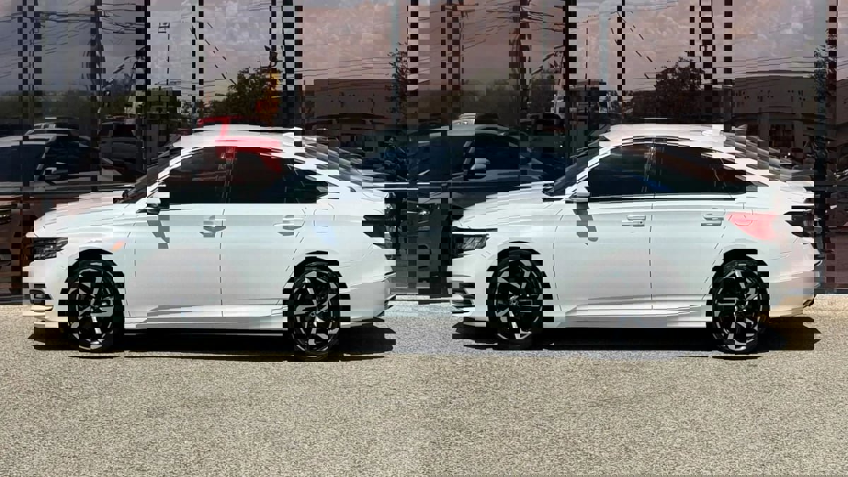 Used 2018 Honda Accord Sport image 6