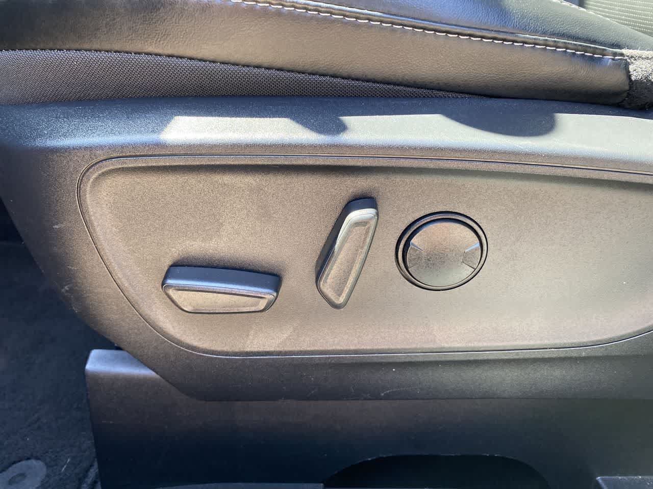 Used 2025 Ford Escape Platinum AWD/4WD image 15