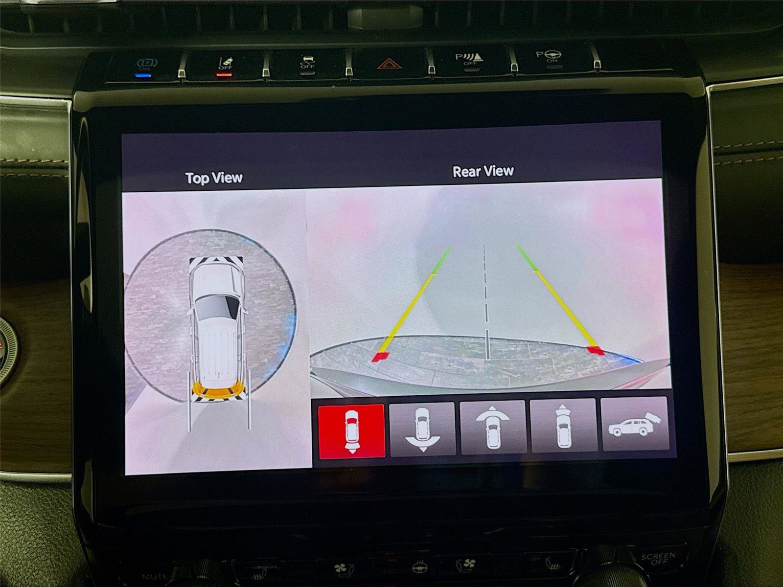 Used 2022 Jeep Grand Cherokee Summit w/ Luxury Tech Group V image 10