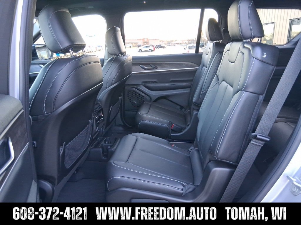 Used 2025 Jeep Grand Cherokee L Limited w/ Trailer Tow Package AWD/4WD image 17