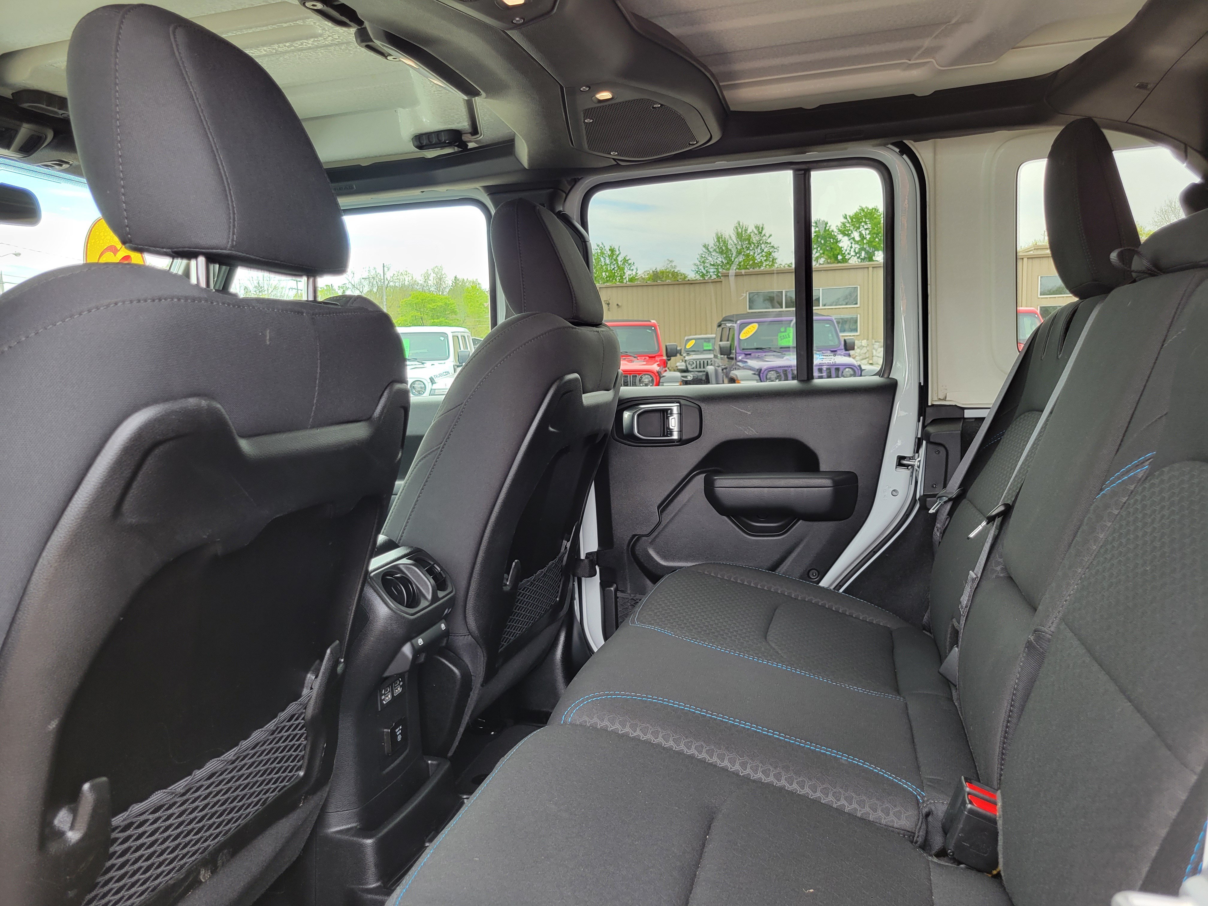 Used 2025 Jeep Wrangler Unlimited Rubicon 4xe w/ Convenience Group AWD/4WD image 18