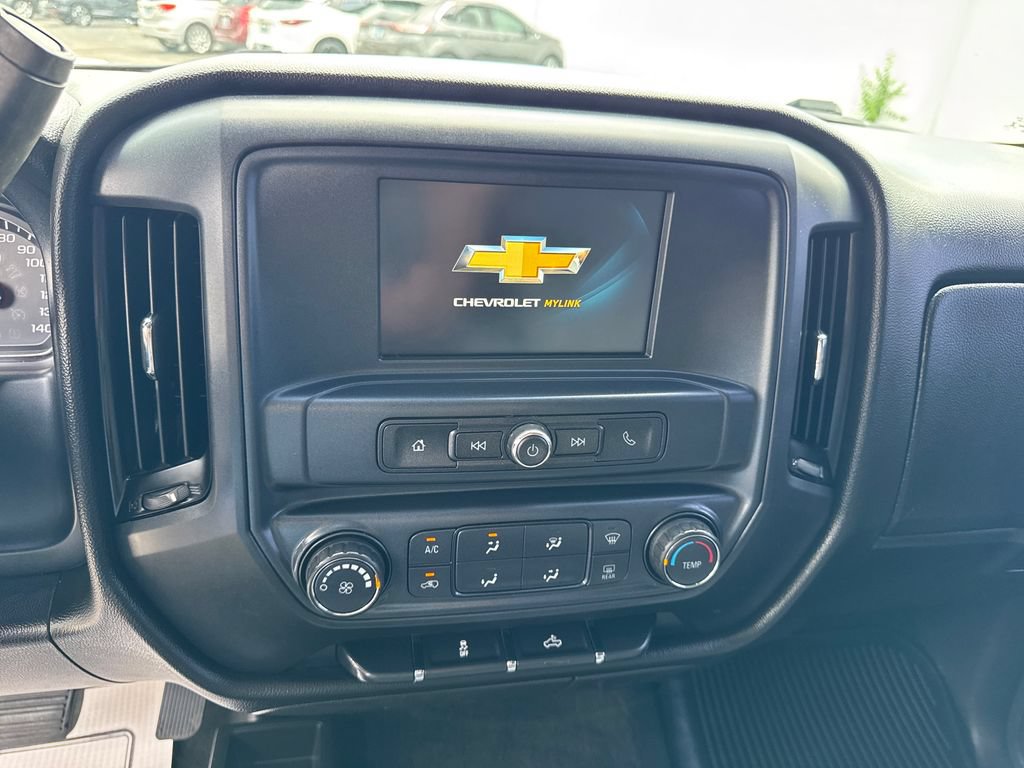 Used 2018 Chevrolet Silverado 1500 Custom w/ Custom Value Package AWD/4WD image 15