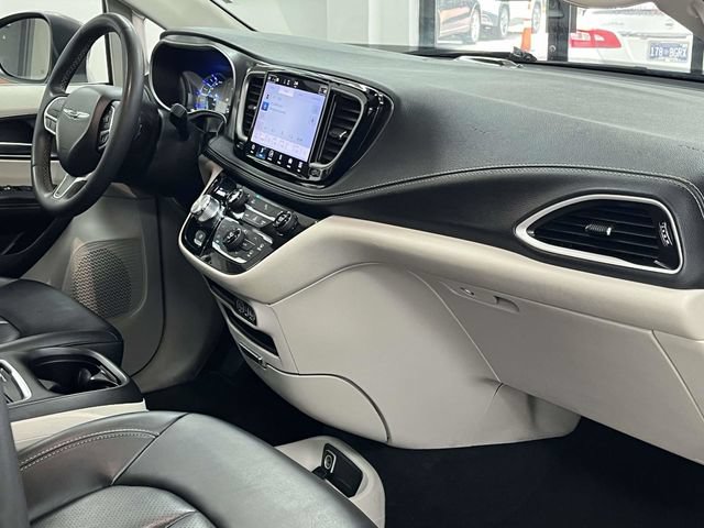 Used 2023 Chrysler Pacifica Touring-L FWD image 27