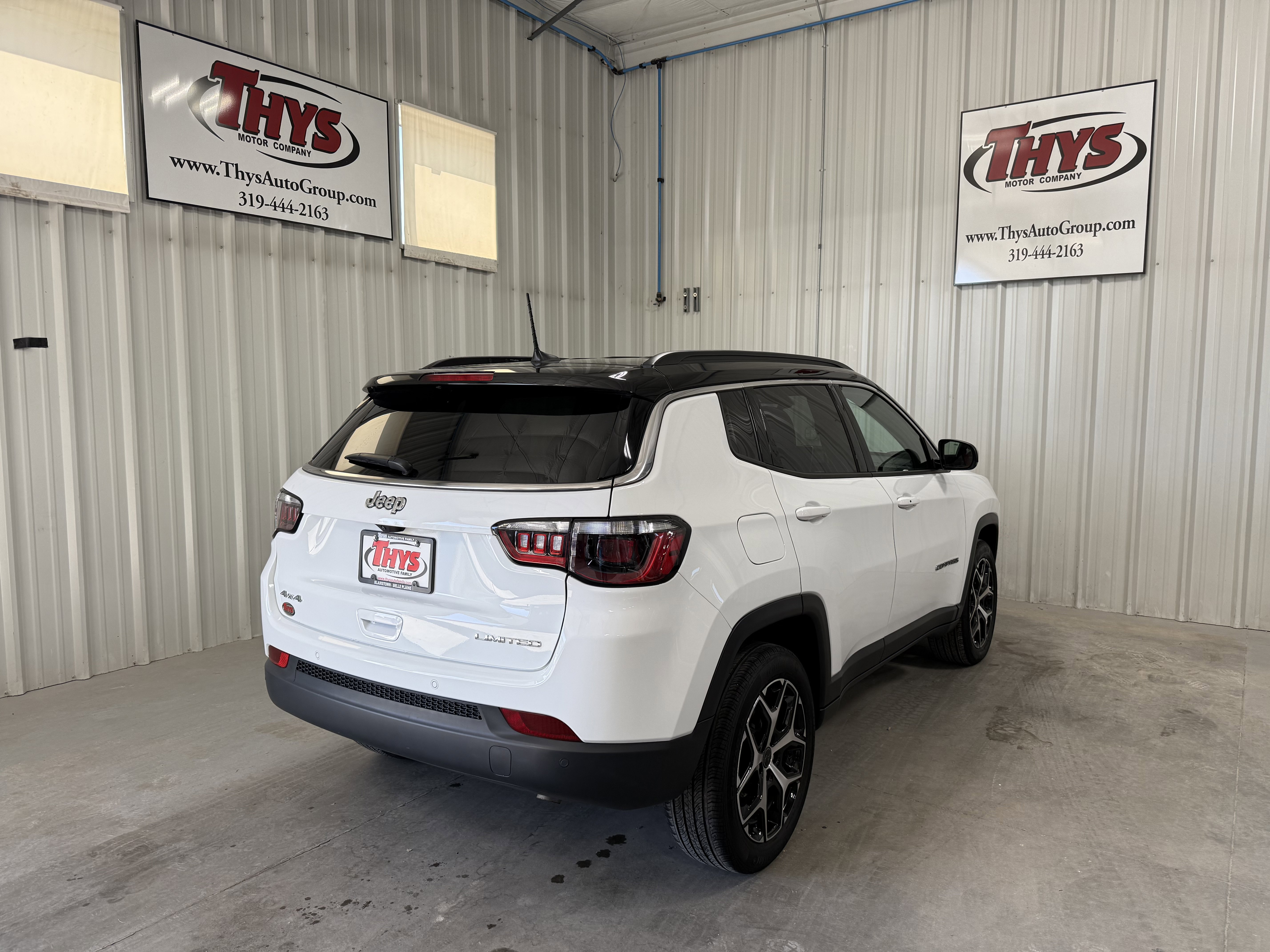 Used 2025 Jeep Compass Limited AWD/4WD image 3