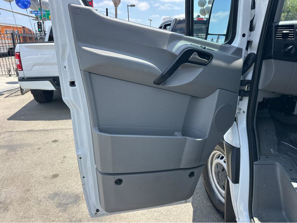 Used 2015 Mercedes-Benz Sprinter 2500 image 14