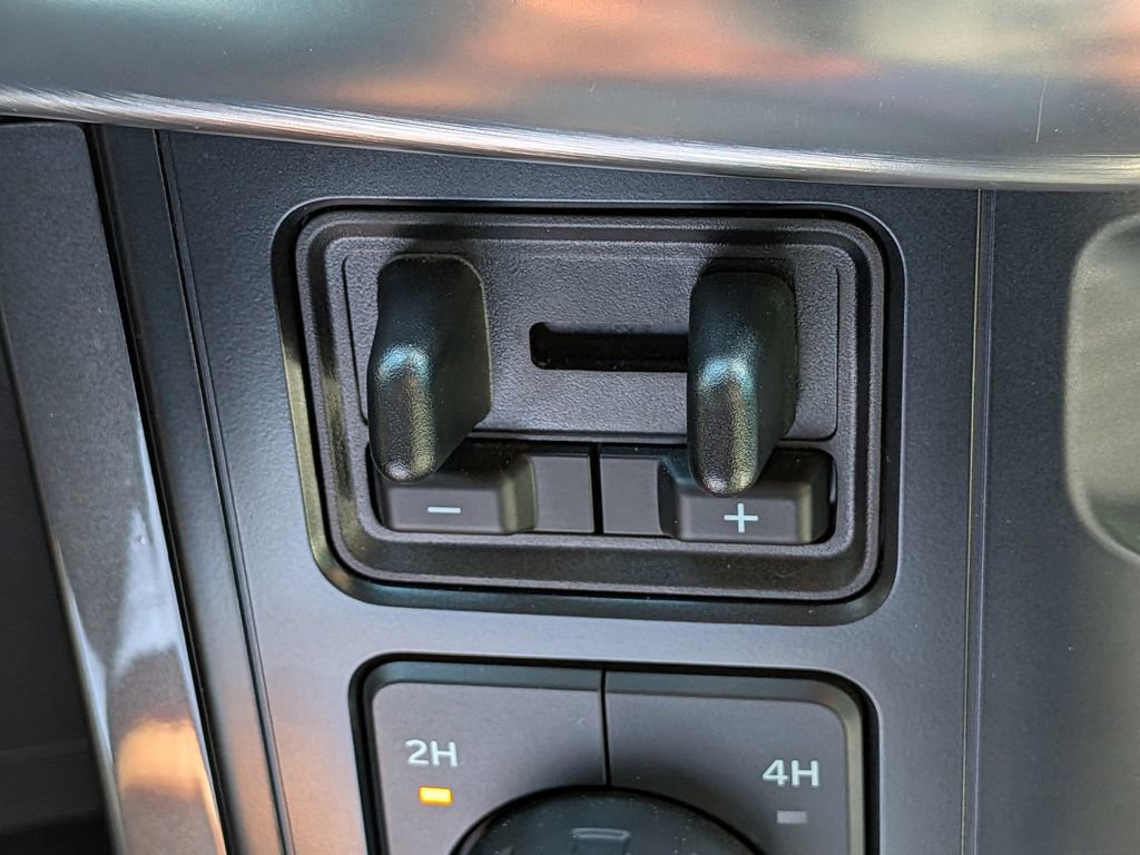 Used 2023 Ford F150 Lariat w/ Equipment Group 502A High image 27