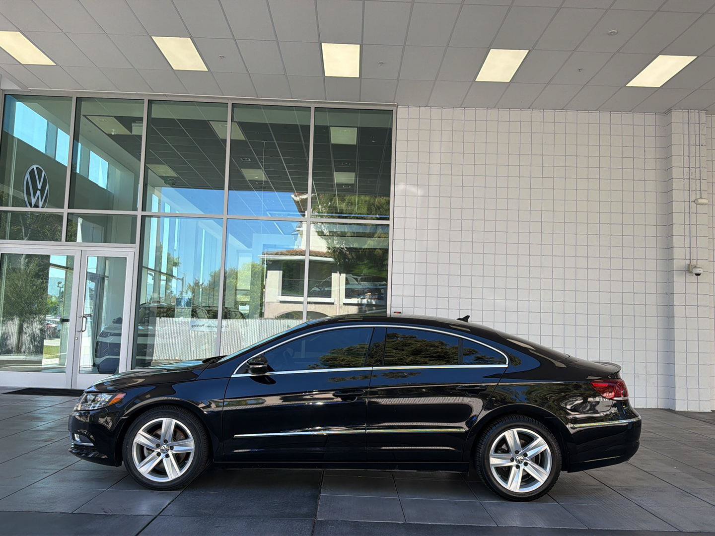 Used 2015 Volkswagen CC Sport FWD image 2
