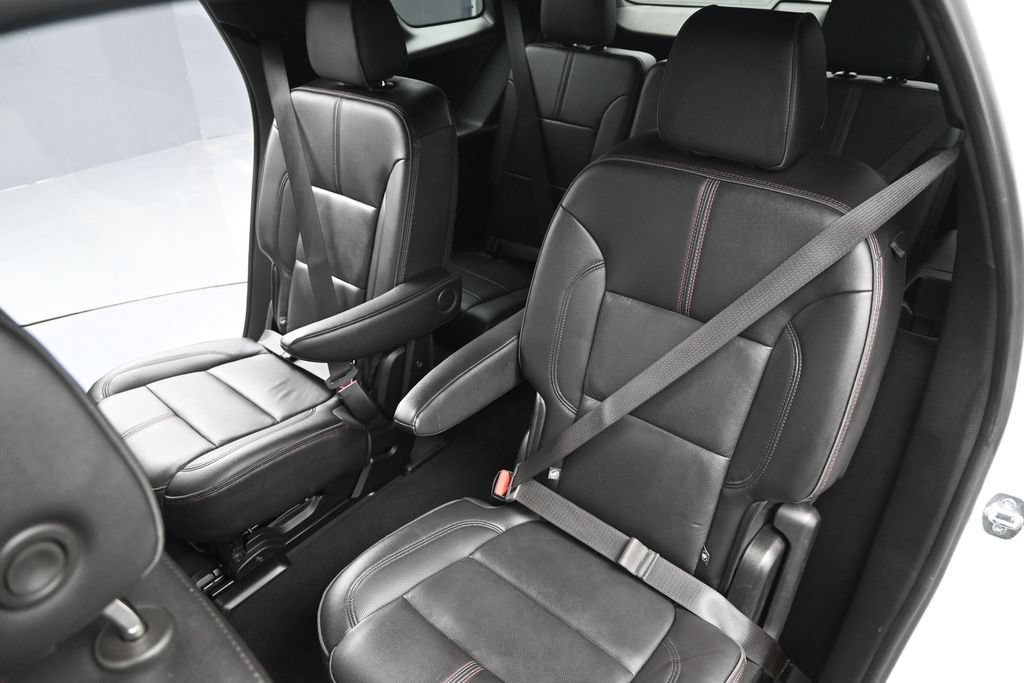 Used 2022 Chevrolet Traverse RS FWD image 18
