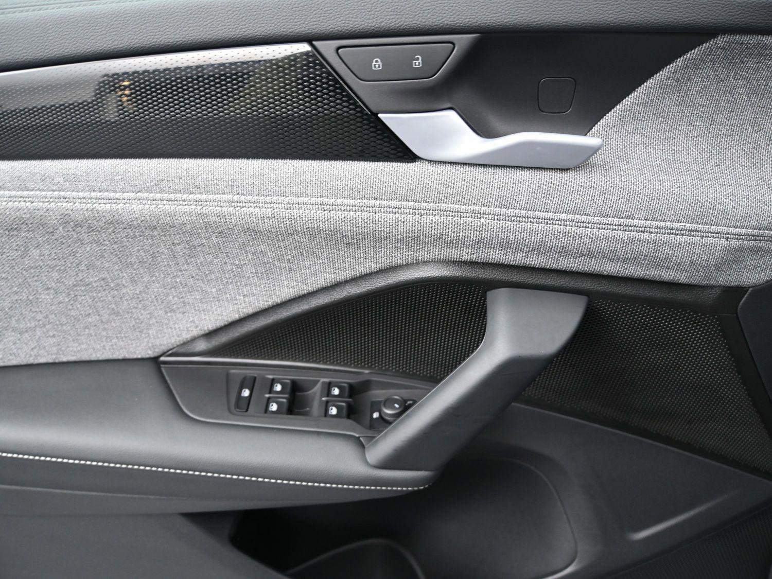 Certified 2025 Volkswagen Tiguan S image 6