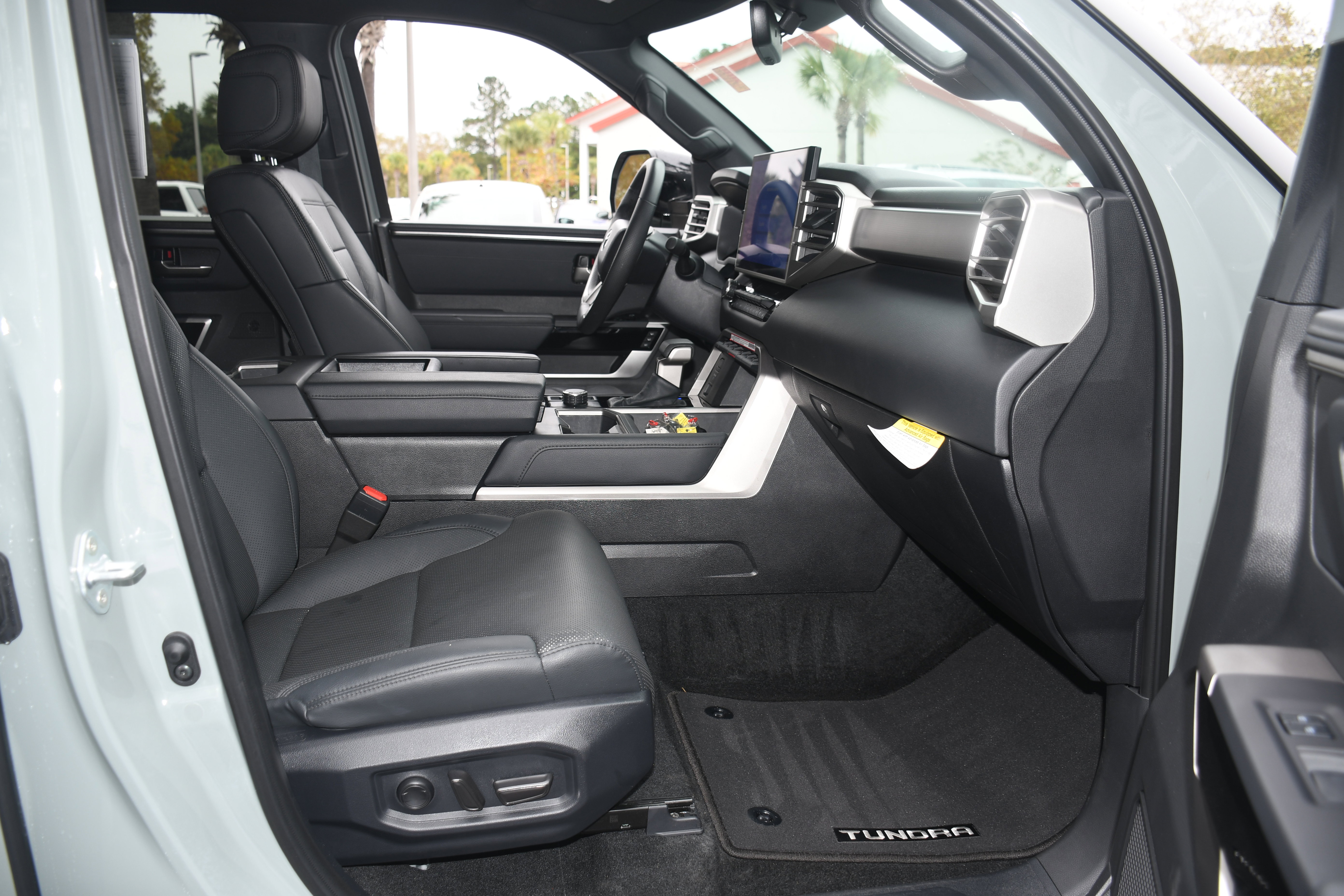 Used 2025 Toyota Tundra Limited image 21