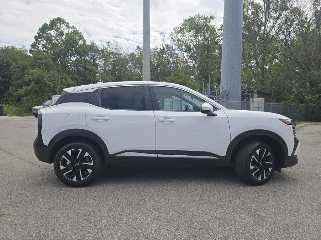 Used 2025 Nissan Kicks SV AWD/4WD image 16
