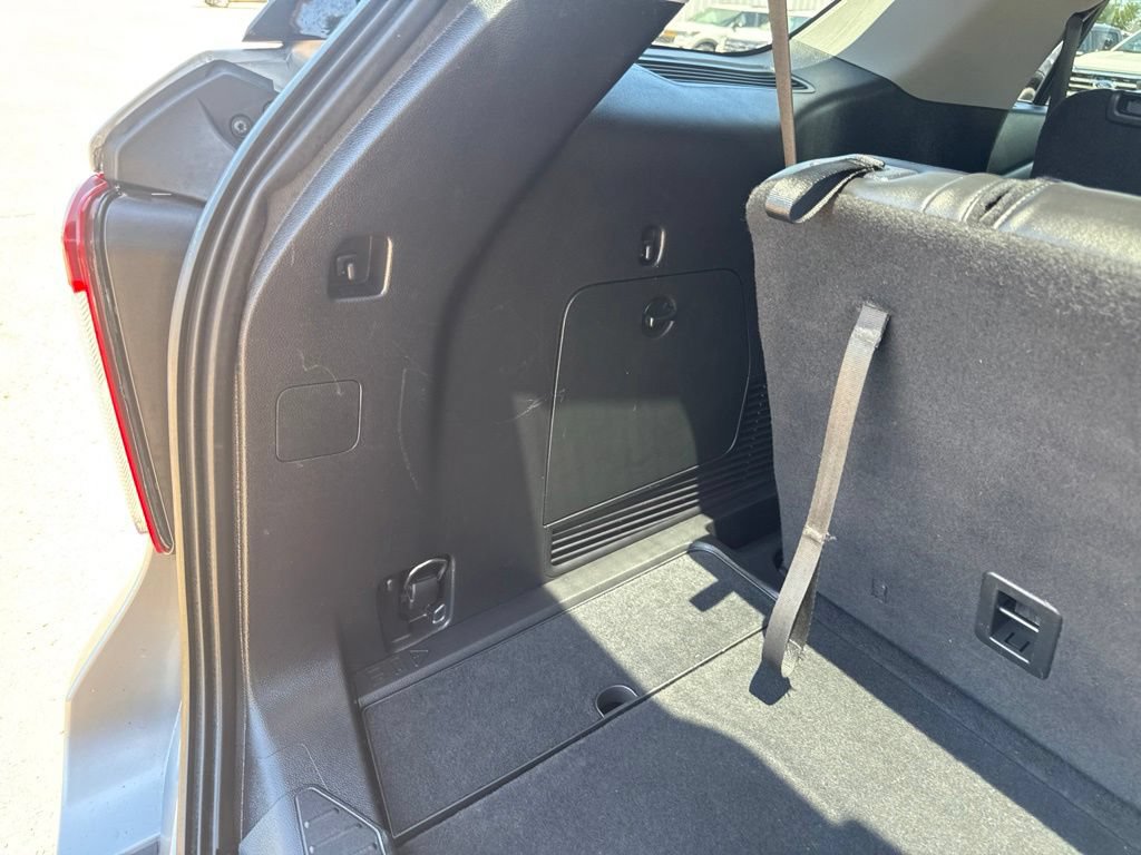 Used 2021 Ford Explorer XLT w/ Equipment Group 202A RWD image 34