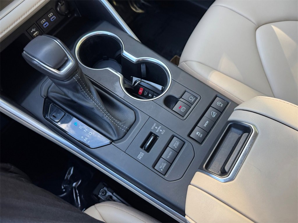 Used 2022 Toyota Highlander XLE image 23