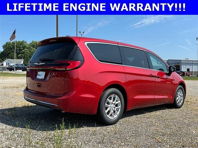 New 2026 Chrysler Pacifica Select image 5