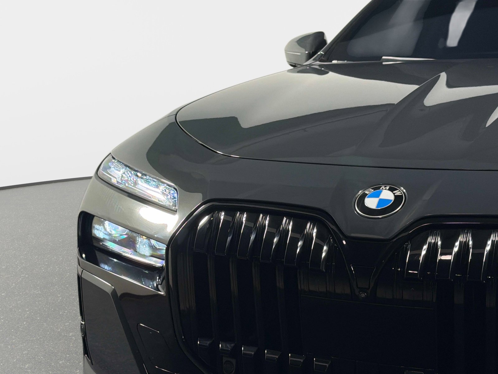 Used 2023 BMW 760i xDrive w/ Executive Package AWD/4WD image 11