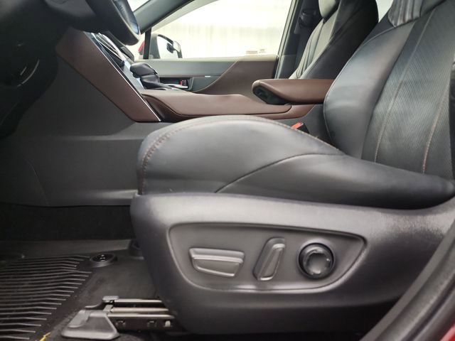 Used 2021 Toyota Venza XLE w/ Softex Package image 14