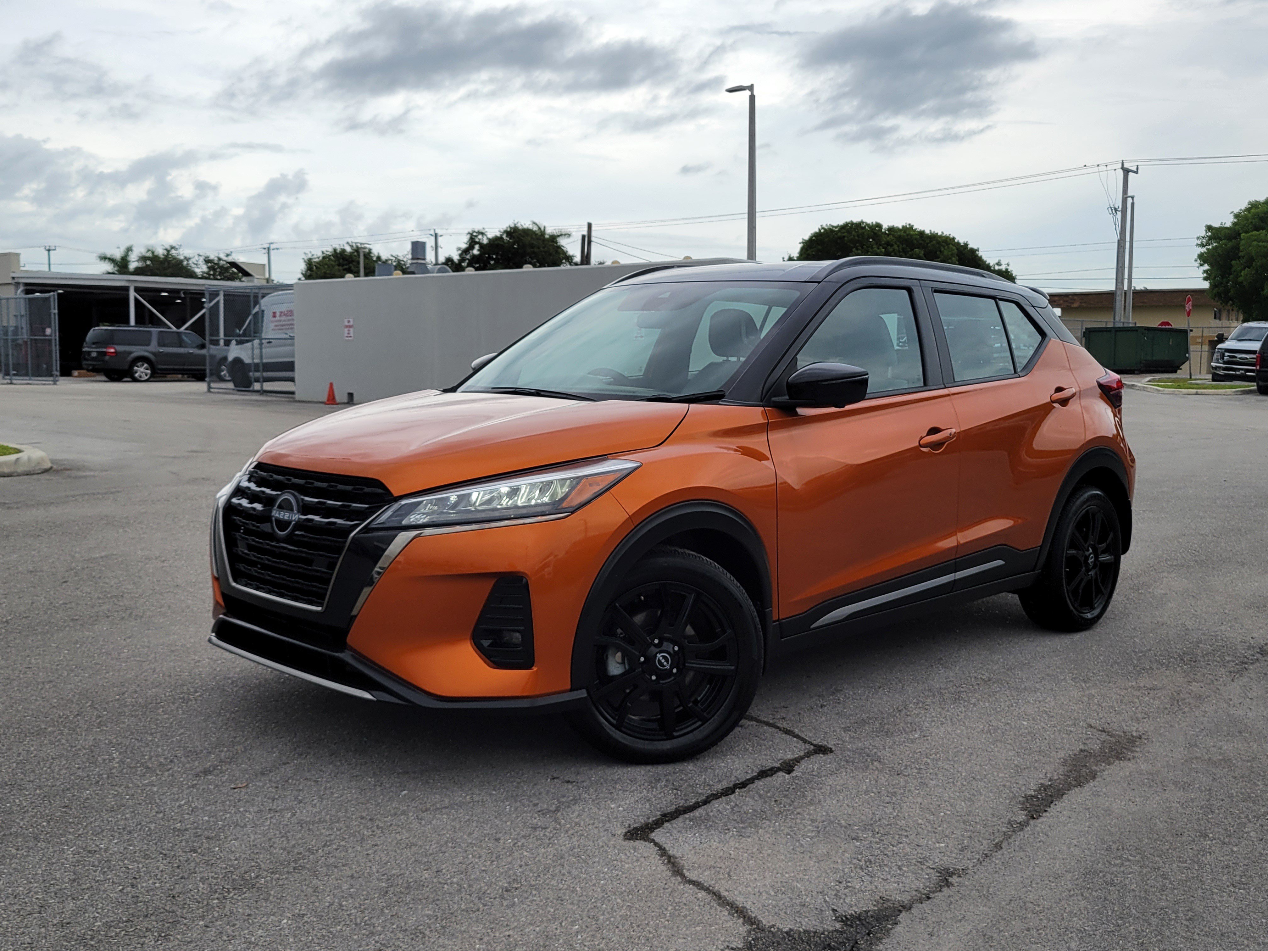 Used 2024 Nissan Kicks SR w/ SR Premium Package FWD image 31
