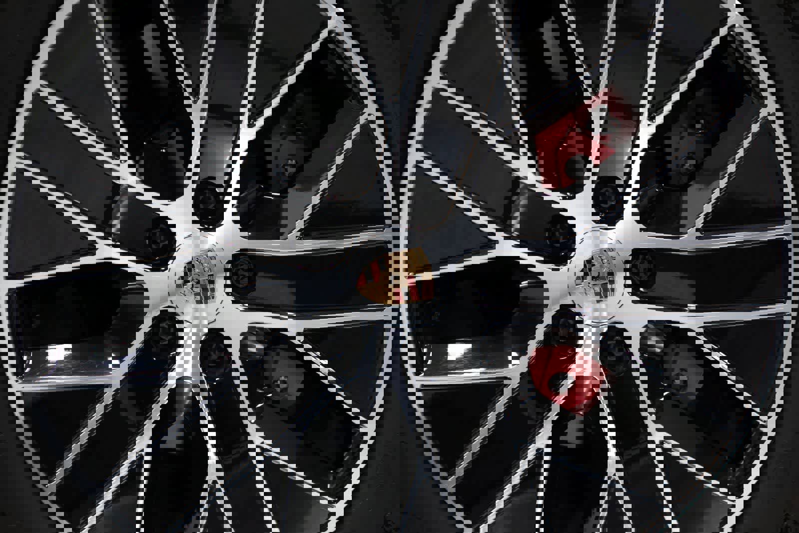 Certified 2025 Porsche Macan 4S Electric AWD/4WD image 11