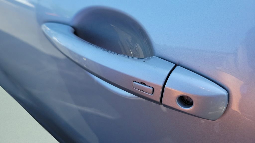 Used 2023 Nissan Rogue SV image 6