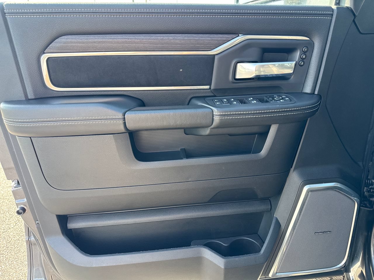 Used 2025 RAM 2500 Laramie AWD/4WD image 16
