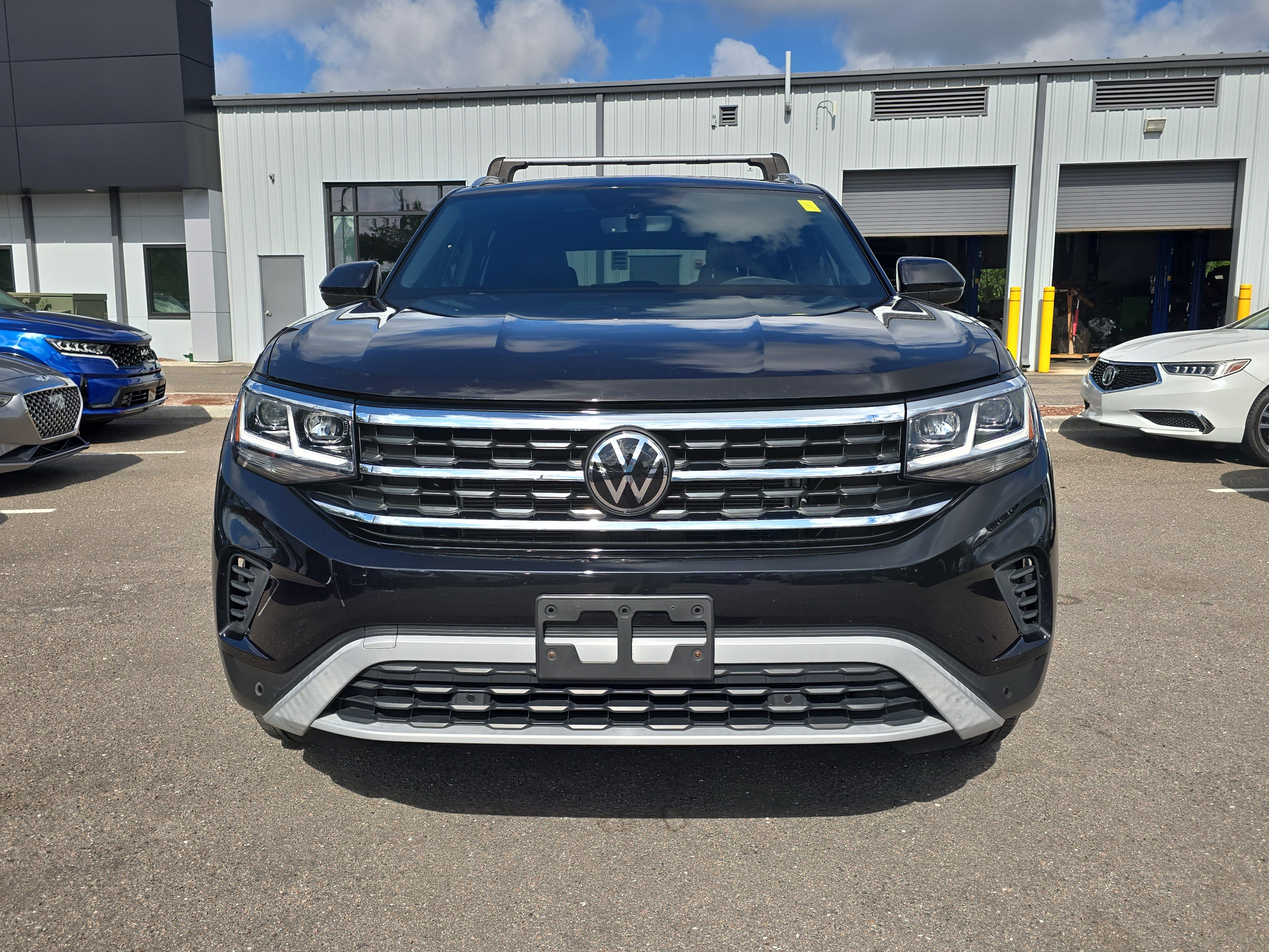 Used 2023 Volkswagen Atlas Cross Sport SE w/ Panoramic Sunroof Package AWD/4WD image 3