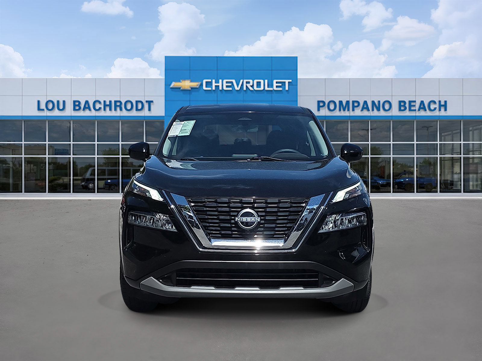 Used 2023 Nissan Rogue SV image 2