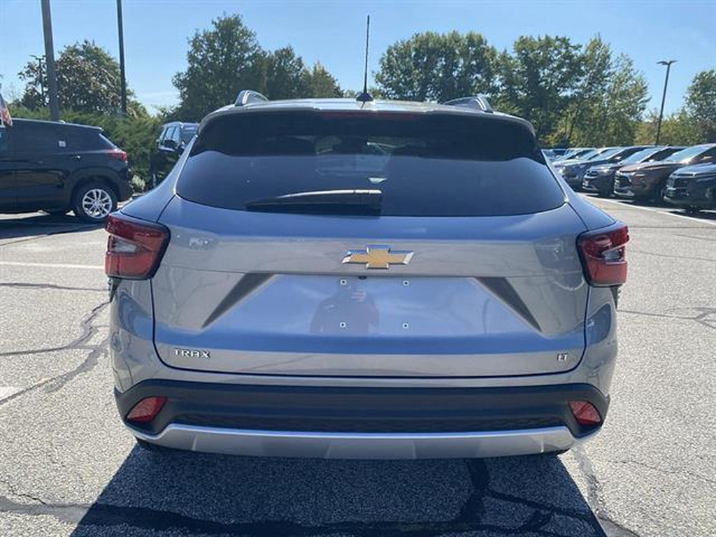 Certified 2024 Chevrolet Trax LT w/ Sunroof Package FWD image 39