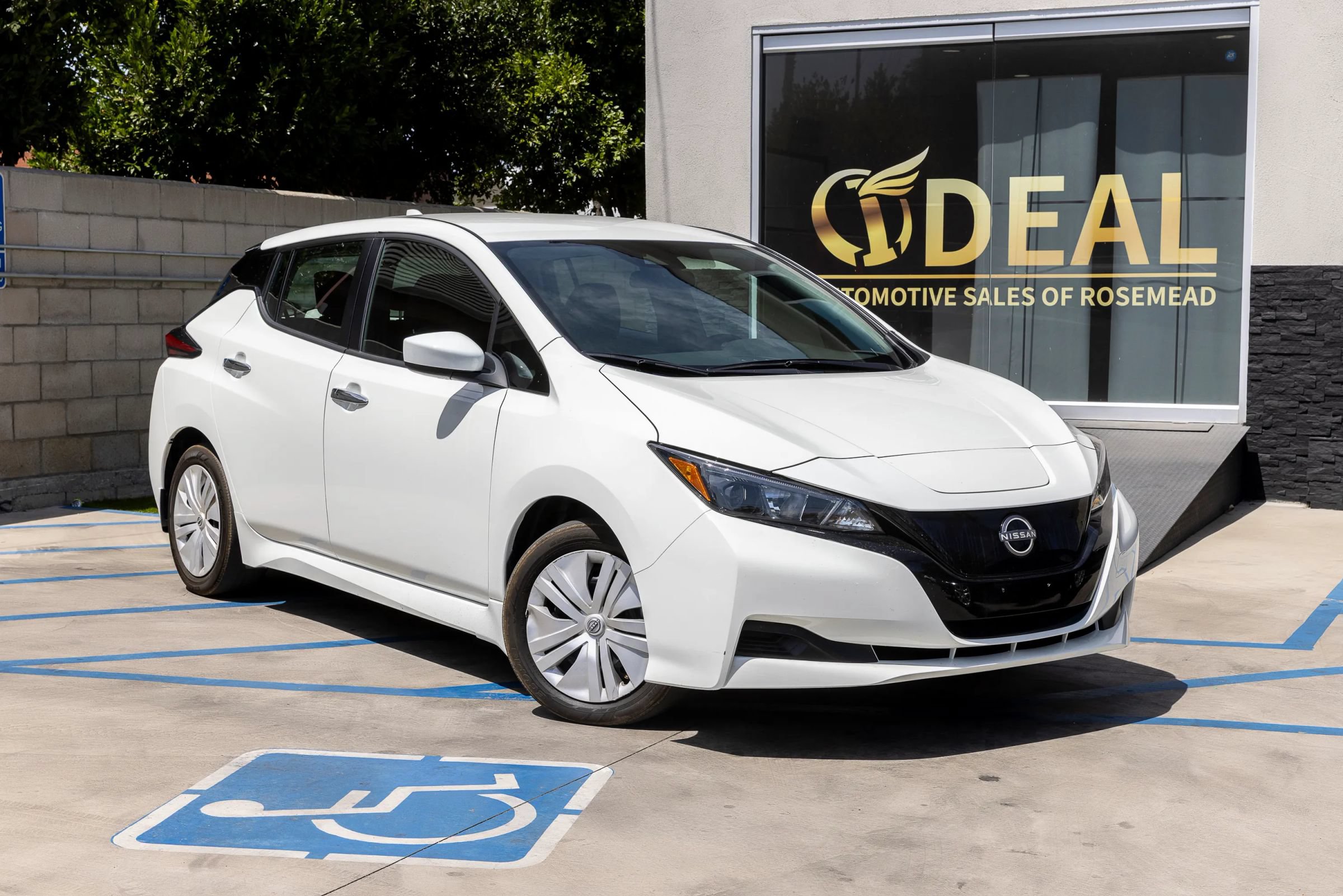 Used 2025 Nissan Leaf S FWD image 2