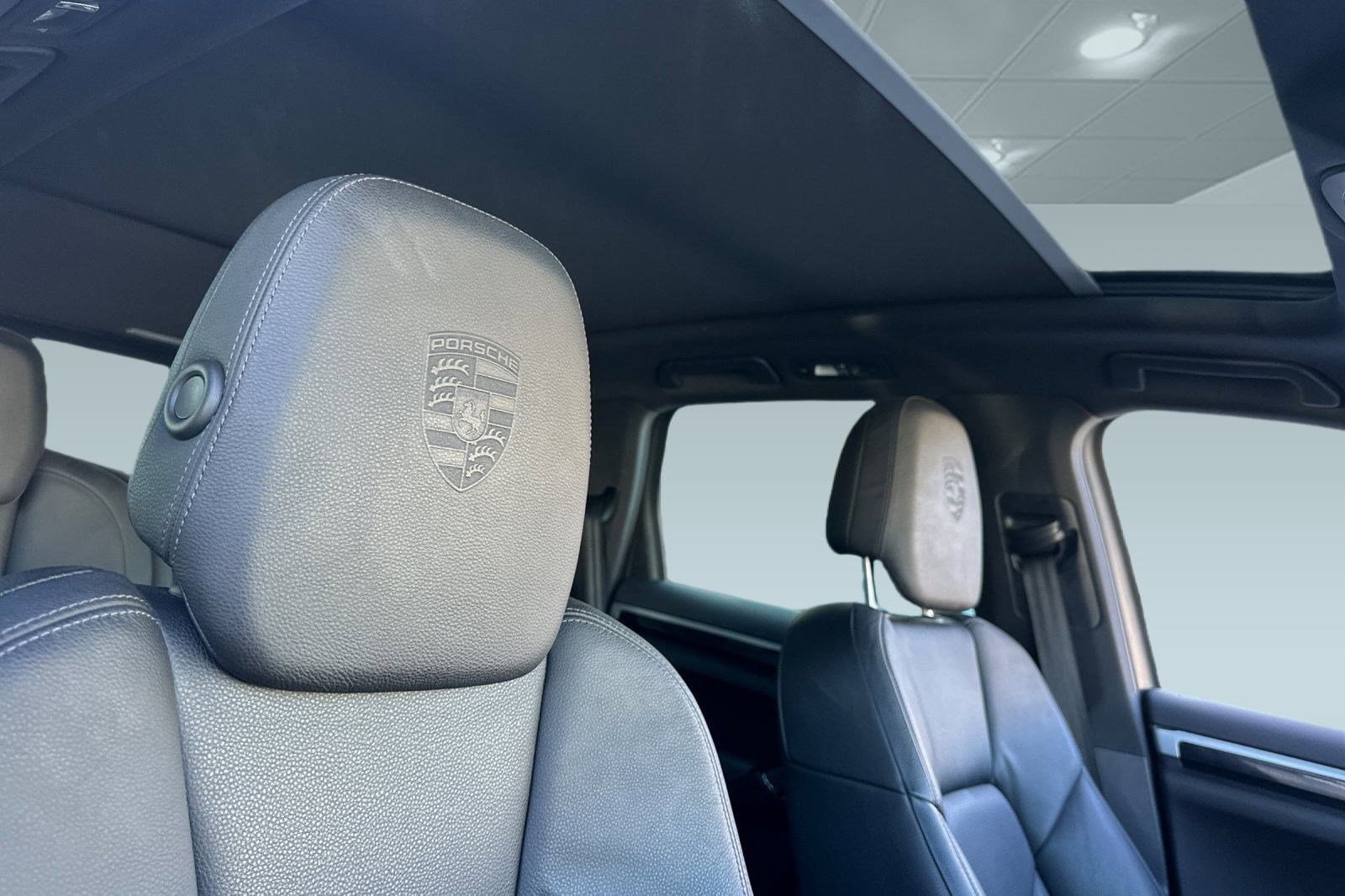 Used 2014 Porsche Cayenne Platinum Edition image 26
