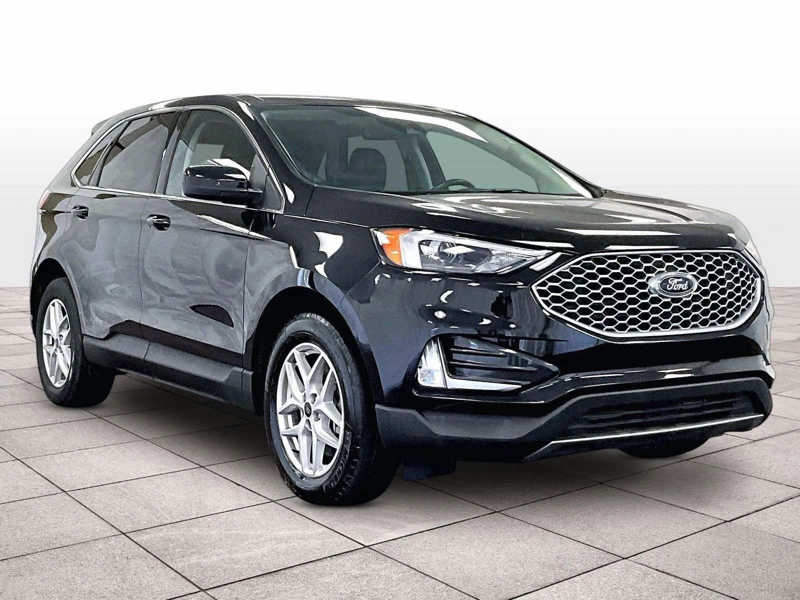 Certified 2023 Ford Edge SEL w/ Convenience Package AWD/4WD image 2