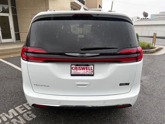 Used 2021 Chrysler Pacifica Touring-L w/ Premium & Safety Sphere Group FWD image 4
