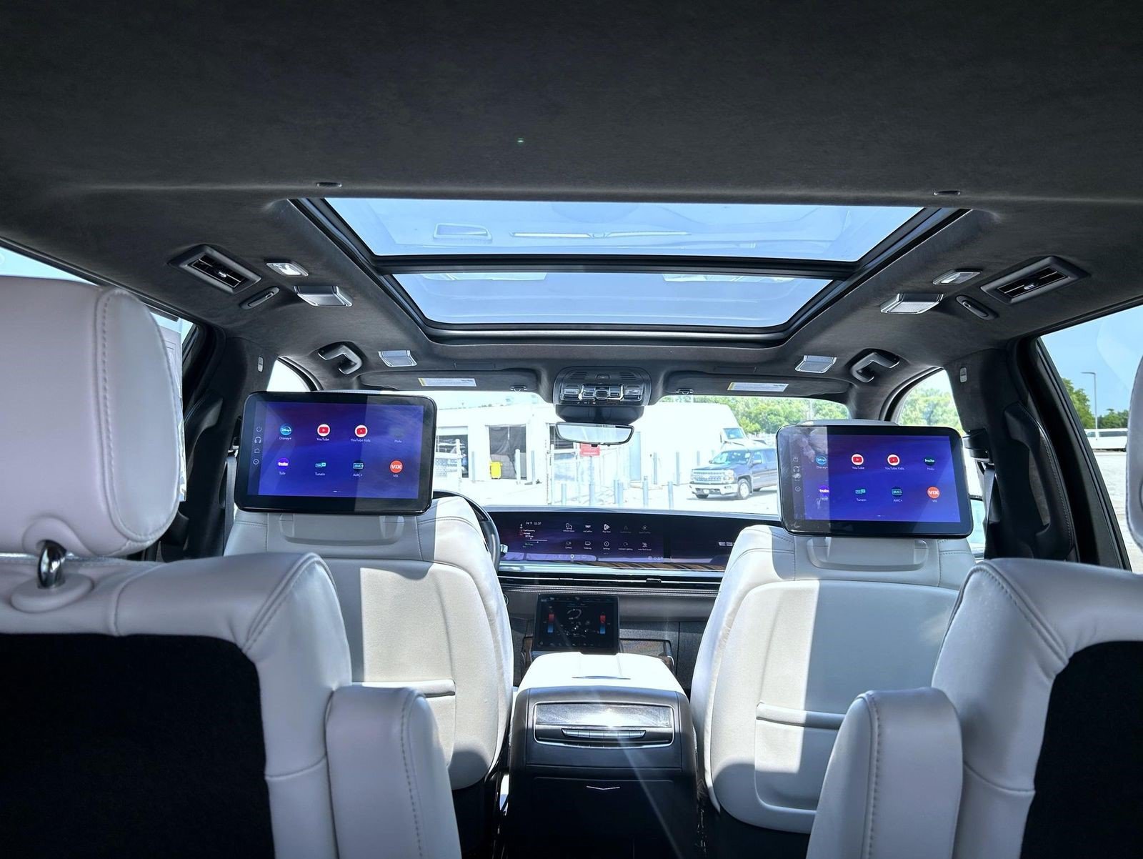 Certified 2026 Cadillac Escalade Platinum Sport w/ LPO, ONYX Package AWD/4WD image 23