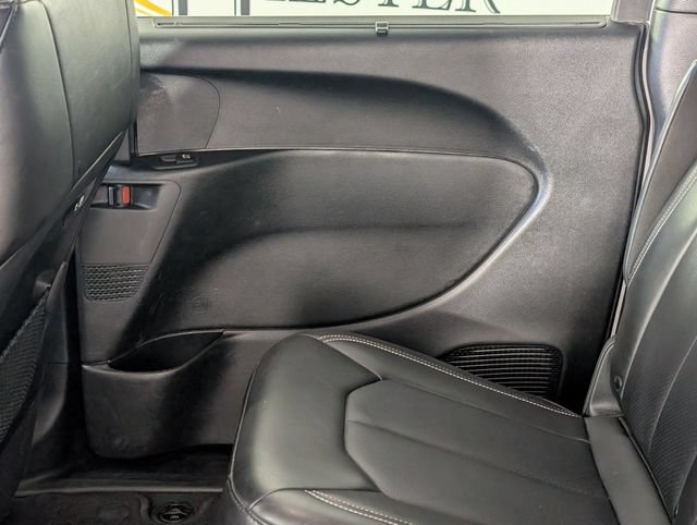 Used 2025 Chrysler Pacifica Select FWD image 25
