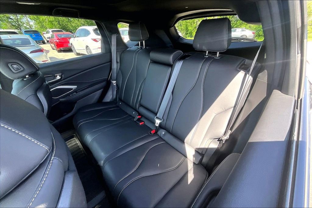 Used 2025 Acura RDX SH-AWD image 35
