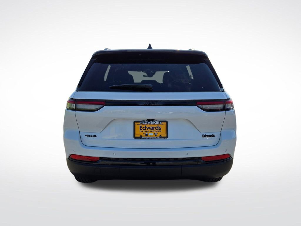 Used 2025 Jeep Grand Cherokee Altitude image 4