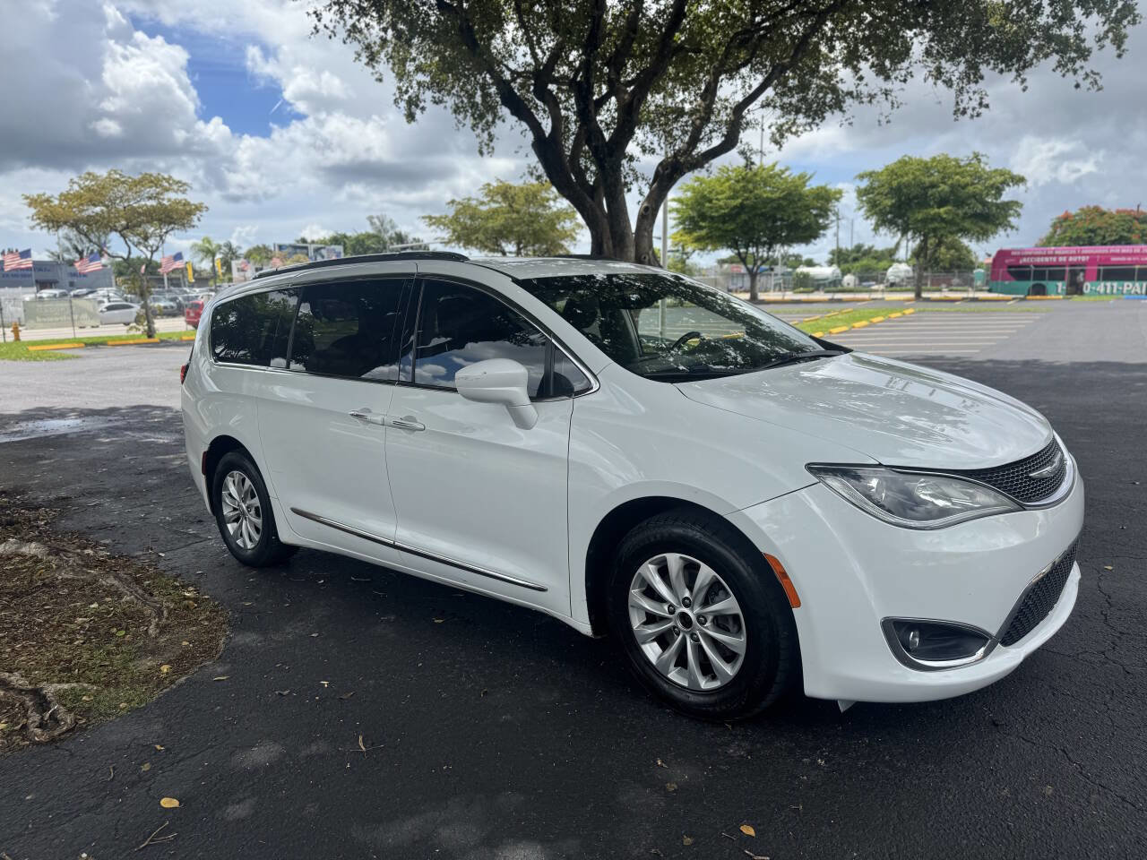 Used 2018 Chrysler Pacifica Touring-L w/ Premium Audio Group image 12