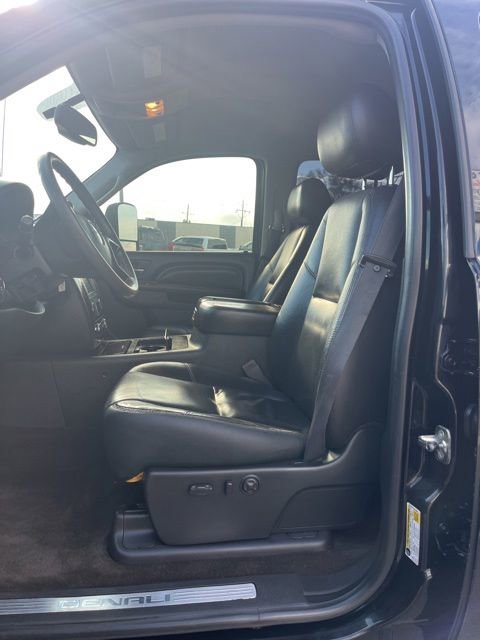 Used 2011 GMC Sierra 2500 Denali w/ Suspension Package, Off-Road AWD/4WD image 37