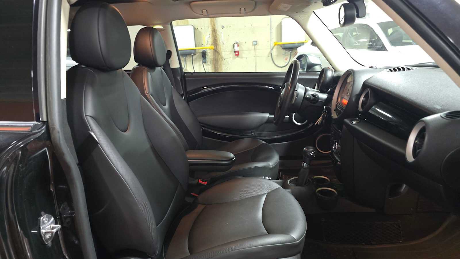 Used 2013 MINI Cooper Clubman FWD image 12