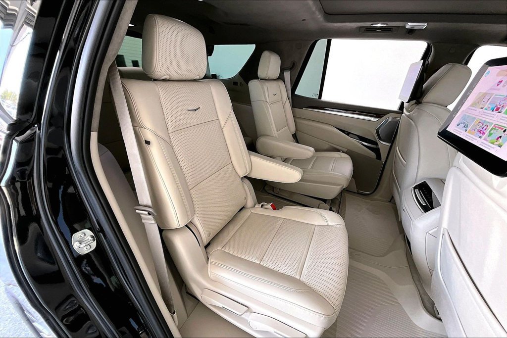 Used 2026 Cadillac Escalade Platinum Sport w/ LPO, Floor Liner Package AWD/4WD image 35