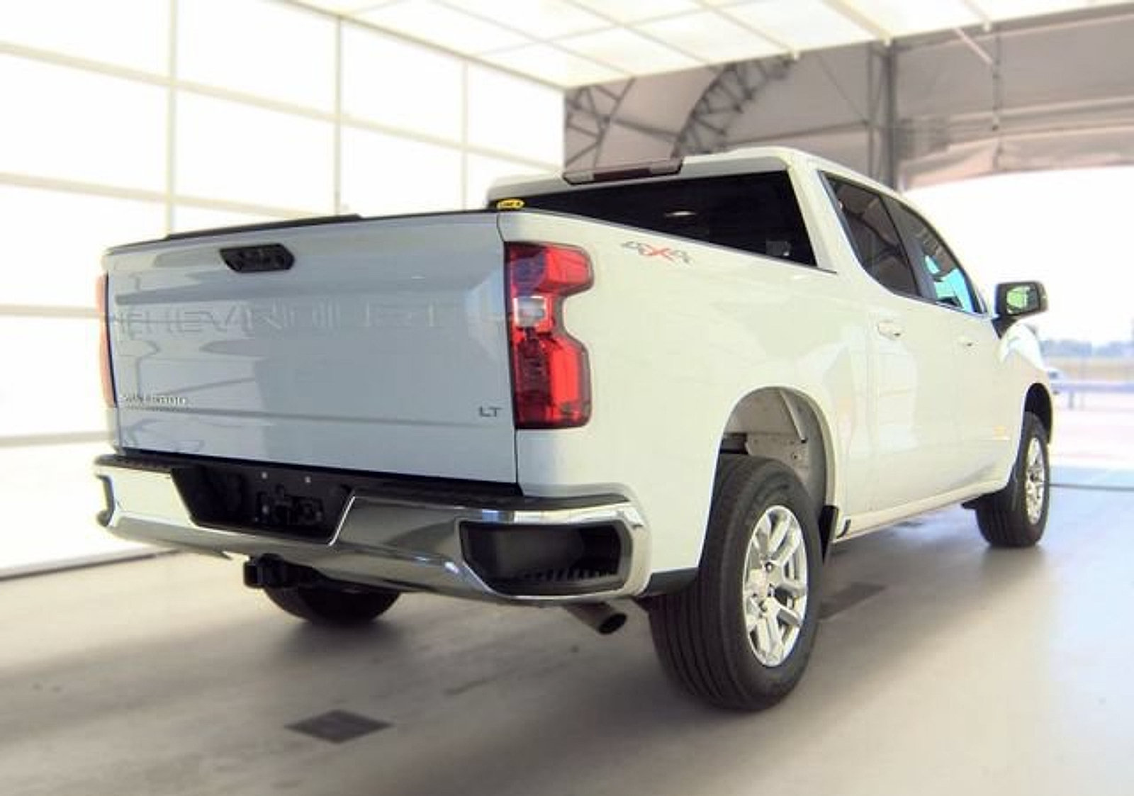 Used 2023 Chevrolet Silverado 1500 LT AWD/4WD image 5