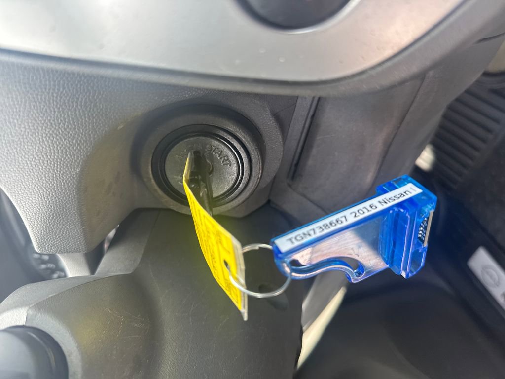 Used 2016 Nissan Frontier SV image 28