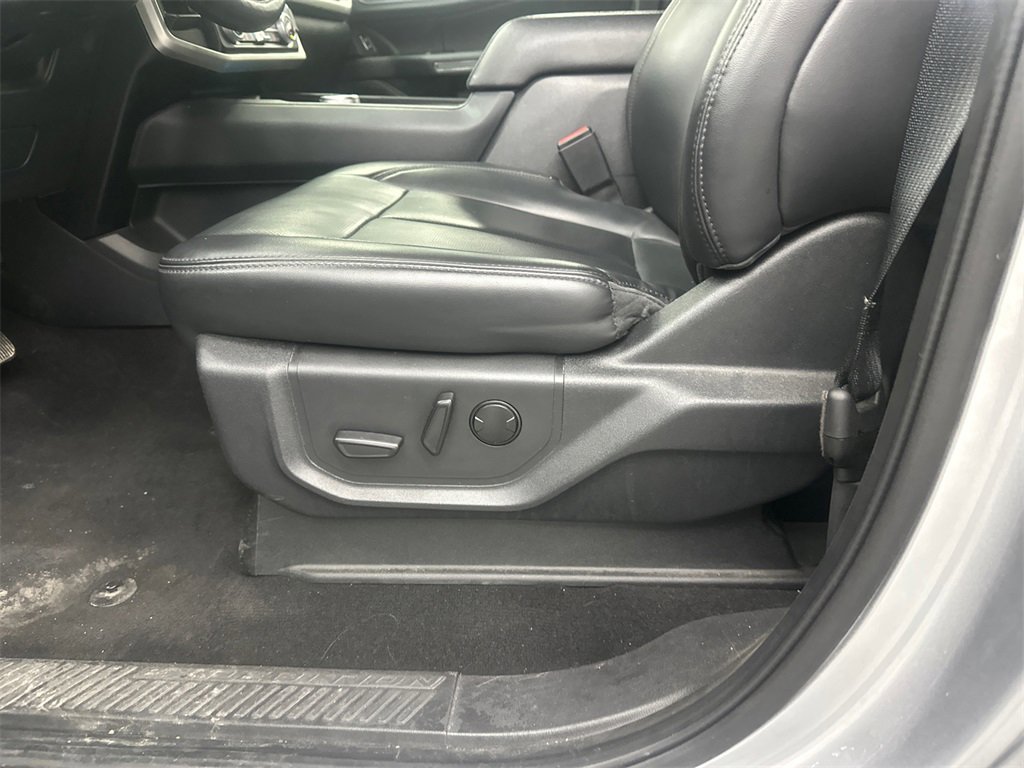 Used 2024 Ford Expedition Max XLT image 10