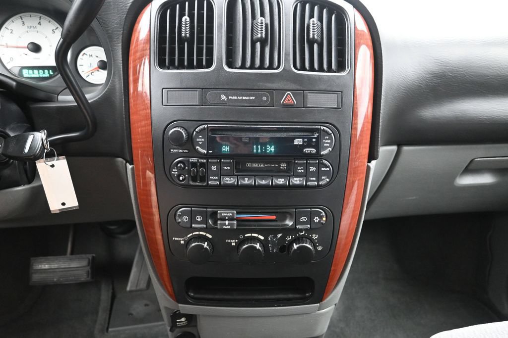 Used 2005 Chrysler Town & Country LX w/ Popular Equipment Group II FWD image 16