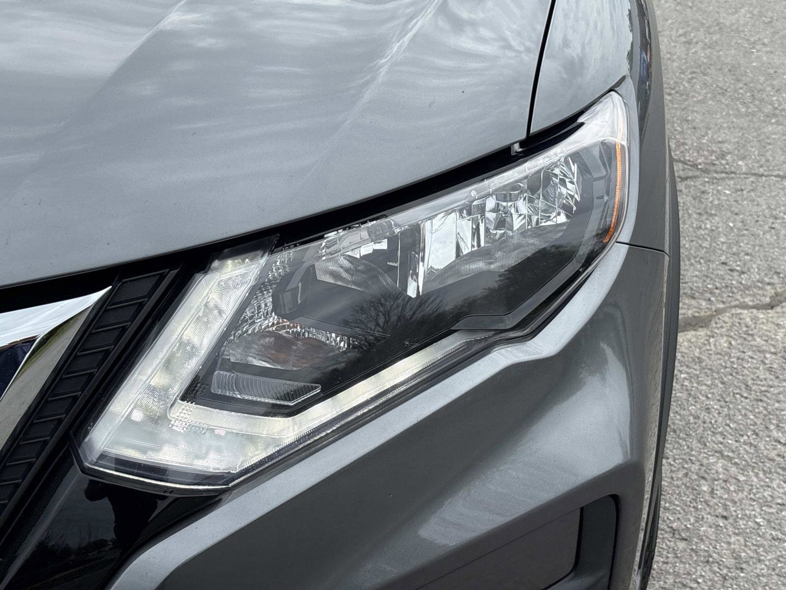 Used 2017 Nissan Rogue SV w/ SV Premium Package image 11