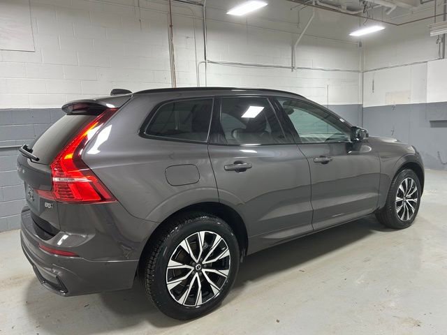 Used 2025 Volvo XC60 B5 Plus AWD/4WD image 3
