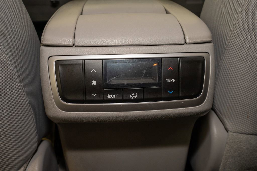 Used 2017 Toyota Highlander LE image 7