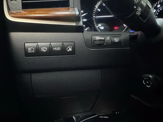 Used 2019 Lexus LX 570 4WD w/ Luxury Package image 13