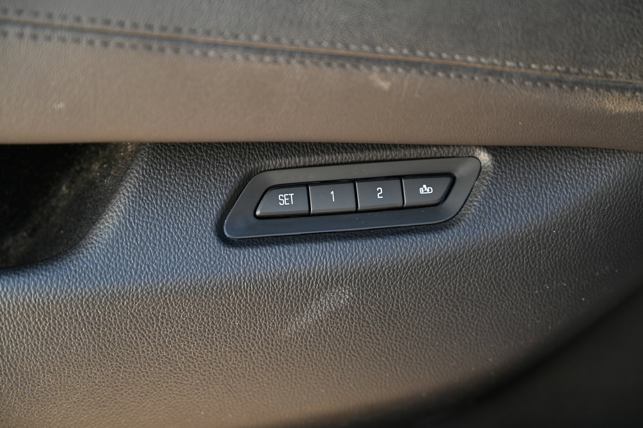 Used 2017 Cadillac Escalade ESV Luxury image 23