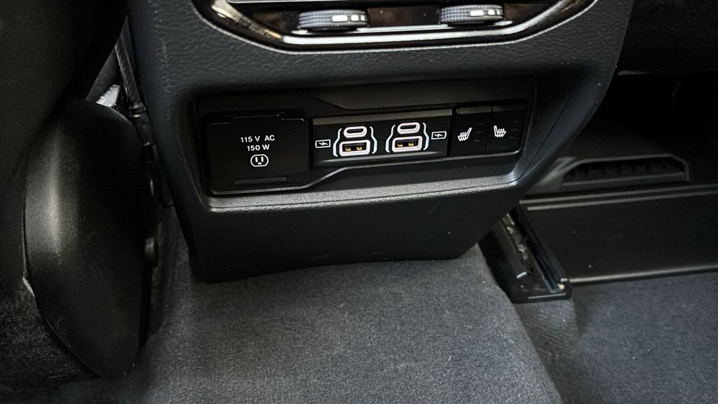 Used 2025 Jeep Grand Cherokee Limited w/ Black Appearance Package AWD/4WD image 9
